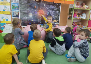 Dzieci poznają Układ Słoneczny