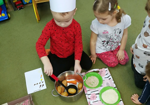 Tymuś łowi ziemniaki w zupie