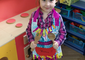Hania w swoim własnoręcznie wykonanym fartuszku kuchennym