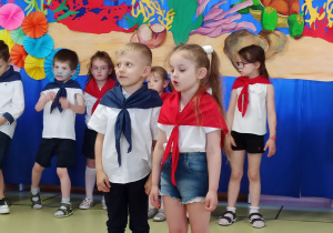 Damian i Julka recytują wiersz