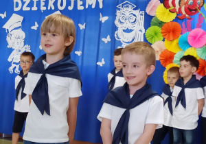 Jaś P. i Oliwier recytują wiersz