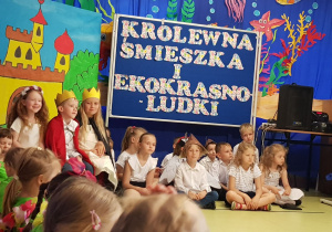 Grupa Żabek podczas występu