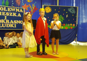 Maja (narrator), Julia (Śmieszka) i Tymon (król) - dialogi