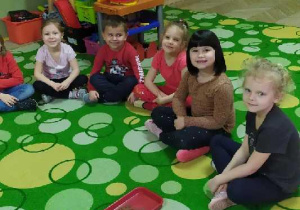 Słuchamy na czym polegać będzie zabawa.