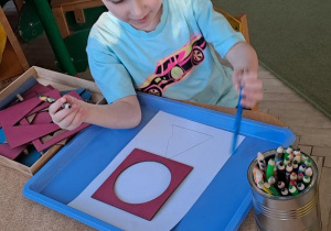 Kształcenie zmysłów Montessori "Kształty" - praca wolna Janka