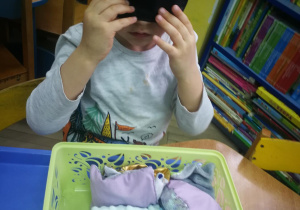 Kształcenie zmysłów Montessori "Sensoryczne woreczki" - praca wolna Remika