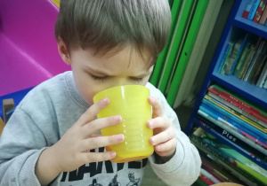 Filip pije kompot