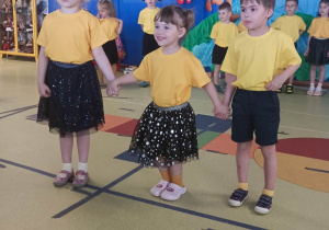 Evelina, Kira i Illia recytują wiersz