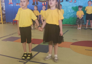 Artem i Nikola mówia wiersze