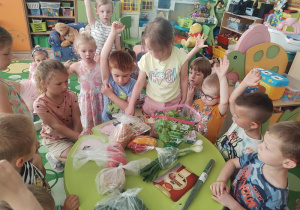 Ala przelicza produkty z których powstaną kanapki