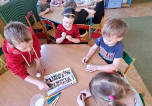 Puchatki tworzą mrowiska