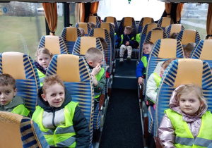 Delfinki jadą autokarem