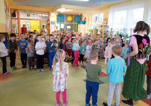 Muzyczne emocje - przedszkolaki tworzyły własny akompaniament.