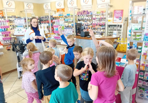 Omówienie zasad bezpieczeństwa w aptece