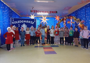 "Delfinki" śpiewają kolędę