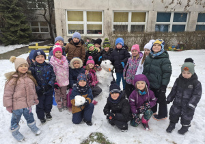 Bałwan dzieci z grupy IV C