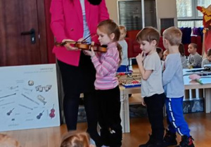Tygryski grają na instrumentach