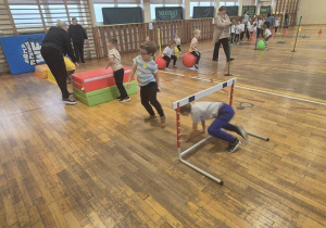pokonywanie stacji przez dzieci