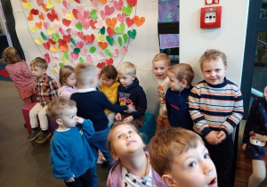 Puchatki w oczekiwaniu na teatralną sztukę