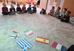 Dzieci poznają flagi 6 państw unii europejskiej