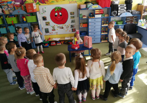 Dzieci śpiewają Oliwce