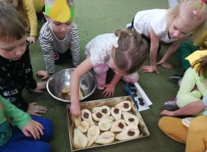 Dzień Gruszki - robimy gruszki zapiekane z czekoladą i płatkami migdałów