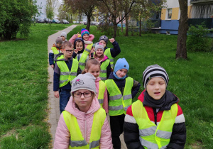 Zdjęcie grupowe podczas powrotu dzieci do przedszkola