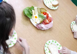 Dzieci tworzą zdrowe kanapki