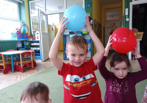 "Elektryzujący balon" - Tymek i Oliwia
