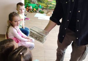 Podzcas warsztatów dzieci poznały królową mrówek