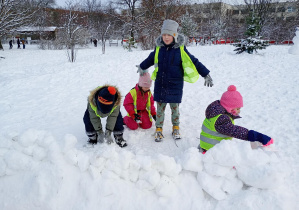 Puchatki budują igloo