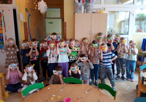 Delfinki w maskach kanawałowych