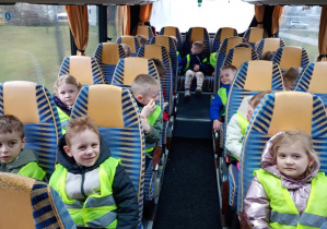 Delfinki jadą autokarem
