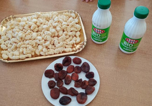 Chrupki, kefir i morele ekologiczne