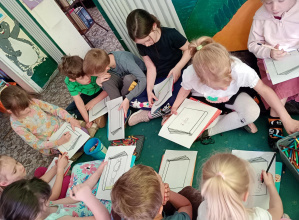 Wyjście do biblioteki - zajęcia na temat książek