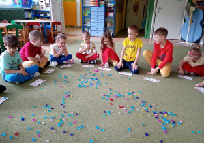 Puchatki grają w bingo "La ropa"