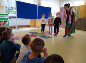 Teatrzyk KODA ,,W podróży do świata magicznych słów"