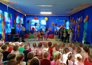Dzieci ilustrują ruchem utwór F. Chopina