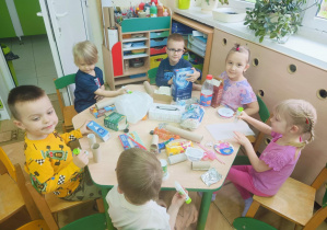 Dzieci budują własne eko-roboty