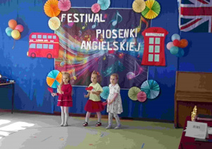 Dziewczynki z Przedszkola 117, dziewczynki w sukienkach