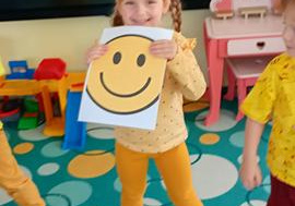 Hania robi smieszną mine