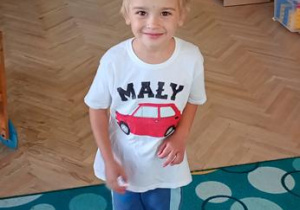 Bartek stoi na zielonym kółeczku
