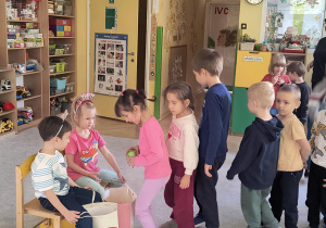 Dzieci składają życzenia
