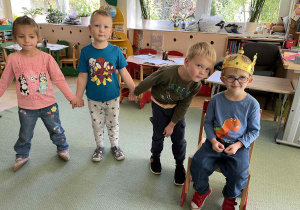 Wspólne śpiewanie ,,Sto lat"