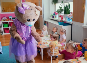 Pluszowy gość w naszym przedszkolu