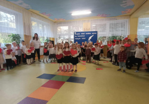 Dzieci recytują wiersze