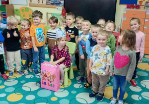 Wspólne zdjęcie dzieci i Hani.