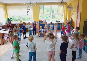 Delfinki składają życzenia Tymonowi