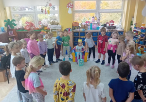 Delfinki składają życzenia Lidzi