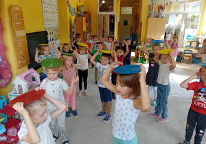 Delfinki zamieniły kropkę w parasol